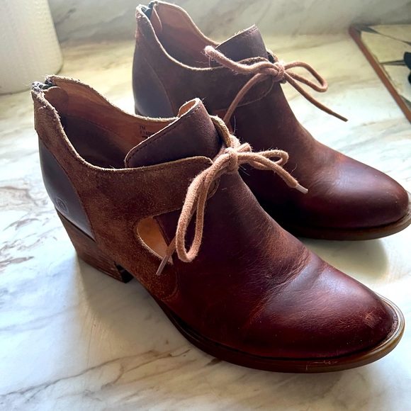 Born Shoes - Born booties in cognac sz 7